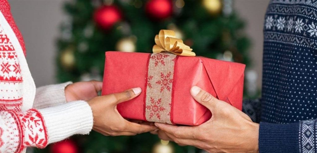 نزاع عائلي حول هدايا الكريسماس يودي بحياة مراهق