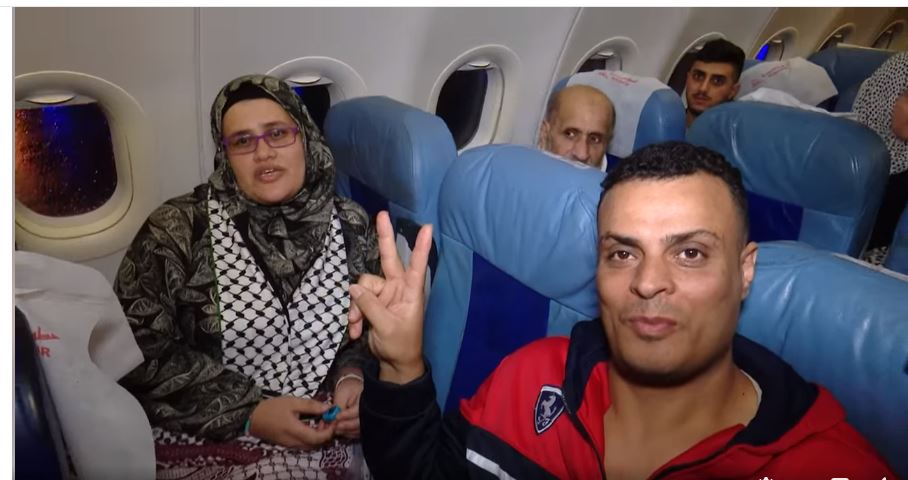 عند وصولهم لتونس/ شاهد ما قاله الفلسطينيين عن سعيد والشعب التونسي (فيديو) عند وصولهم لتونس/ شاهد ما قاله الفلسطينيين عن سعيد والشعب التونسي (فيديو)