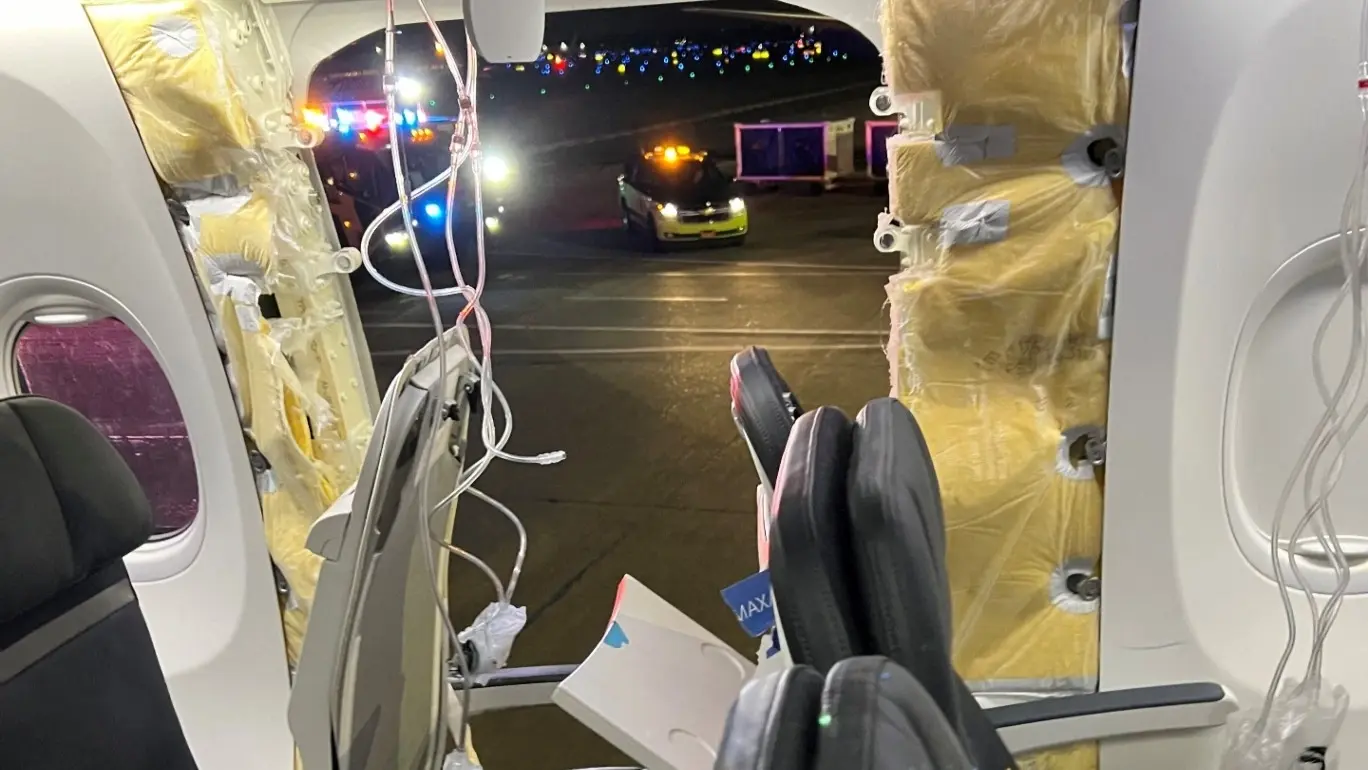 أسهم بوينغ تهوي بعد حادثة انفصال باب إحدى الطائرات