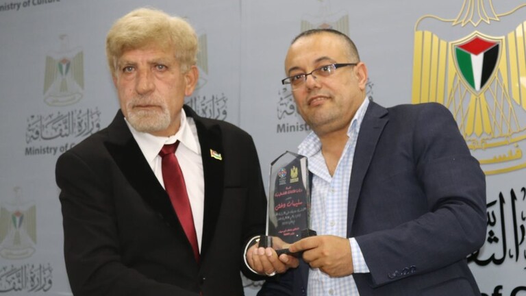 بعد رثائه جنديا إسرائيليا/ إجراء عاجل ضد شاعر فلسطيني