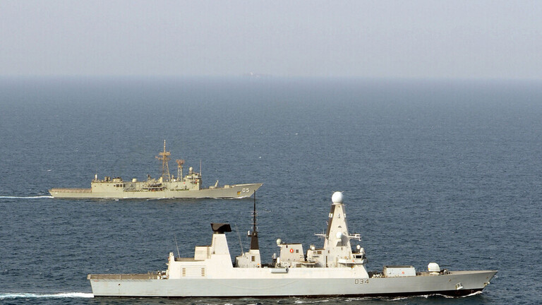 الحوثـ.يون يستهدفون حاملة طائرات أمريكية الحوثـ.يون يستهدفون حاملة طائرات أمريكية