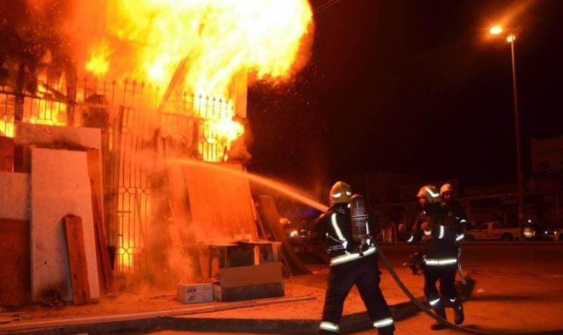 المرسى/ رفضت العائلة منحه نقود “الحرقة” فأضرم النار في منزلهم المرسى/ رفضت العائلة منحه نقود “الحرقة” فأضرم النار في منزلهم