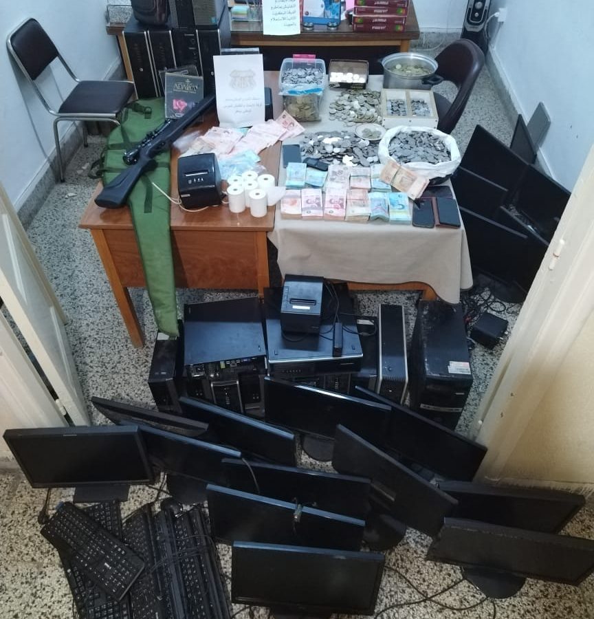 بنزرت/ حجز 19 حاسوبا وهواتف ومبلغ مالي هام