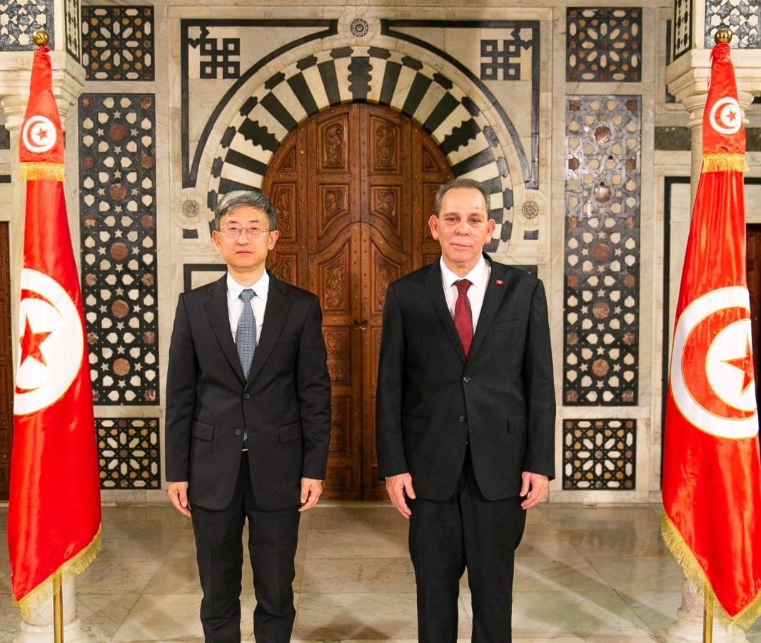 بينها ترميم ملعب زويتن/ الحشاني يدعو سفير الصين لدعم مشاريع جديدة