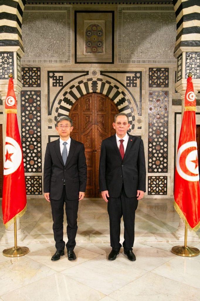 بينها ترميم ملعب زويتن.. الحشاني يدعو سفير الصين لدعم مشاريع جديدة