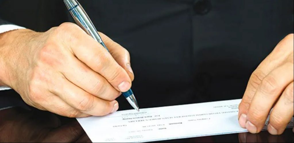 دعوة وزيرة العدل للتسريع بإصدار قانون الشيكات