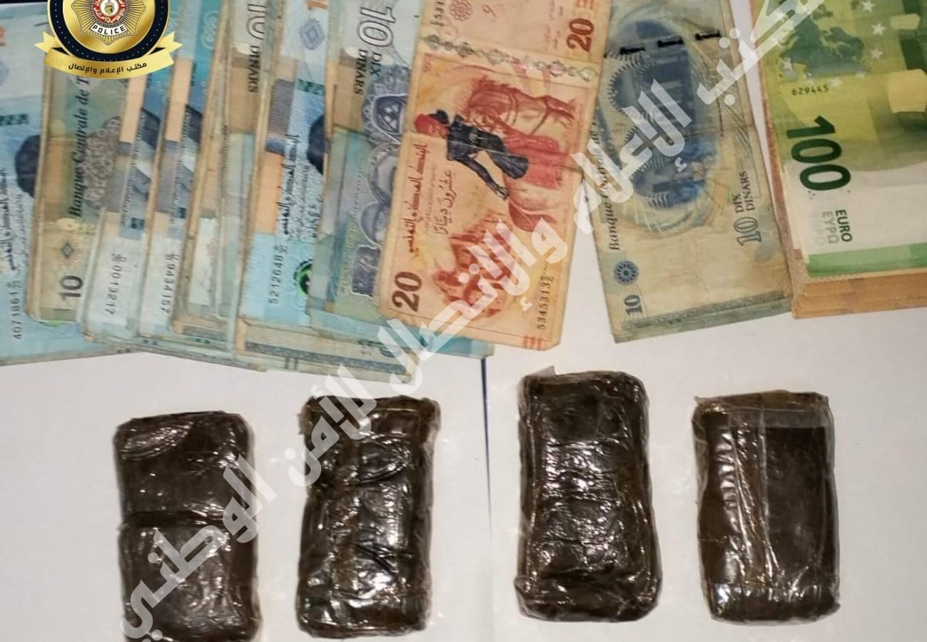 سوسة/ الإطاحة بشبكة لترويج المخدرات وحجز صفائح زطلة!!