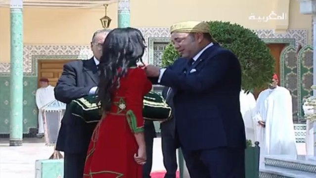 فنانة مغربية تتعرض لمحاولة قـ.تل وتطلب العفو من الملك (فيديو)