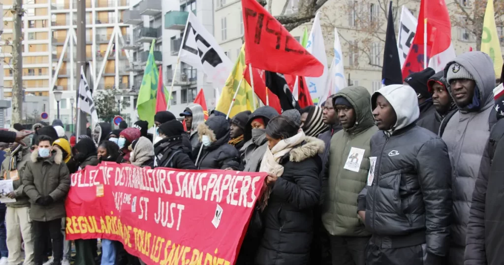 مظاهرات بالآلاف في فرنسا ضد قانون الهجرة الجديد