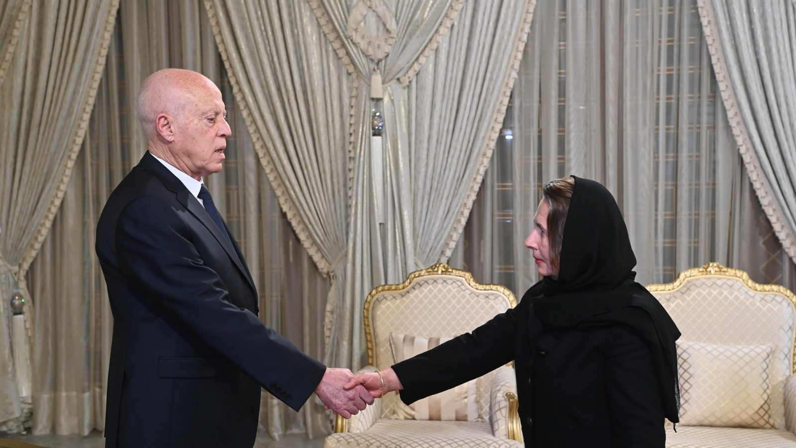 السيرة الذاتية لوزيرة الصناعة والطاقة والمناجم الجديدة