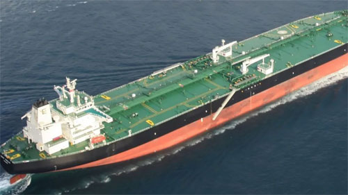 إيران تحتجز ناقلة نفط أمريكية في خليج عمان