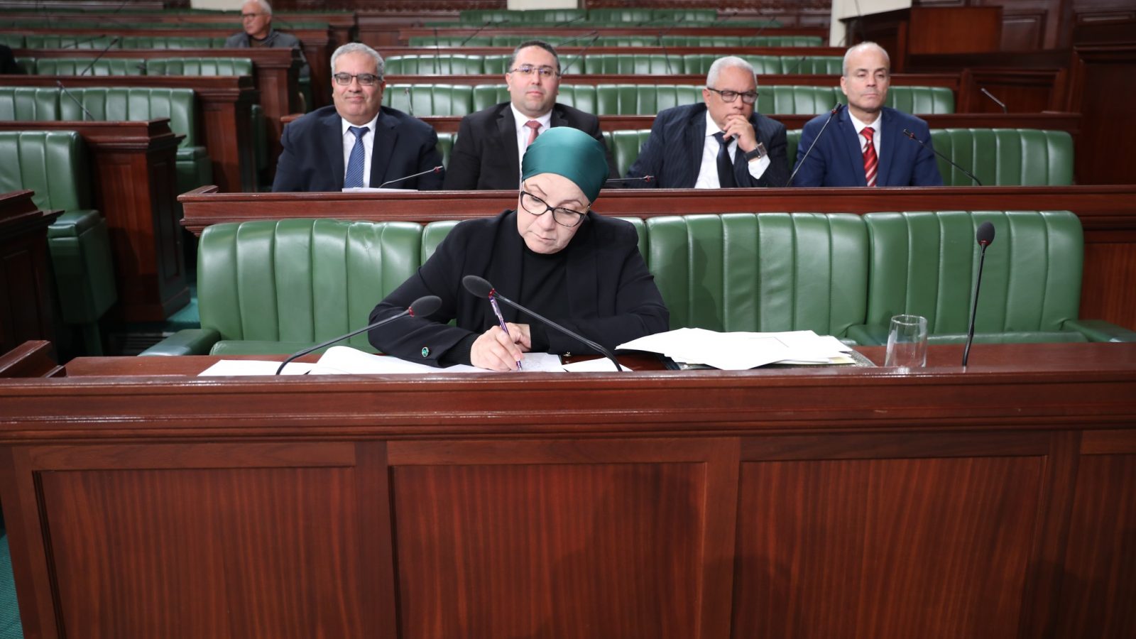 وزيرة العدل: “لجنة الصلح ما تخدمش تحت التراكن.. لا بيع ولا شراء”