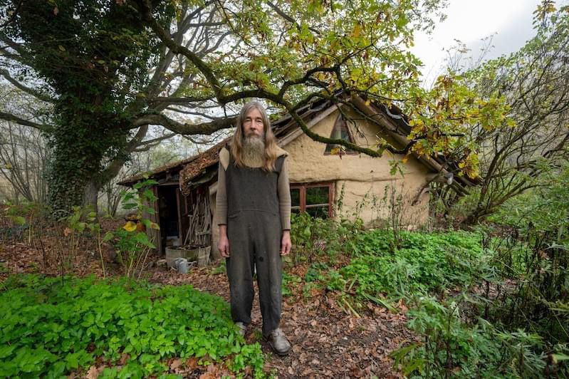 لا يهتم بما يحدث في العالم/ ألماني يعيش في غابة منذ 33 عامًا (صور) لا يهتم بما يحدث في العالم/ ألماني يعيش في غابة منذ 33 عامًا (صور)