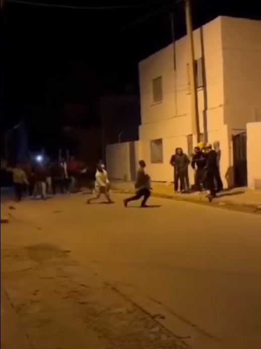 فيديو لأفارقة في صفاقس يثير الجدل.. ما قصته؟ (التفاصيل لـ”تونس الان) فيديو لأفارقة في صفاقس يثير الجدل.. ما قصته؟ (التفاصيل لـ”تونس الان)