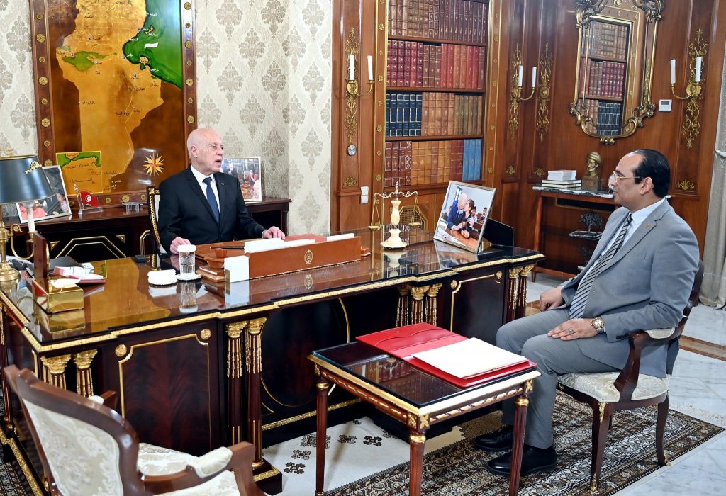 الرئيس يسدي تعليماته بخصوص معايير اختيار مرافقي الحجيج