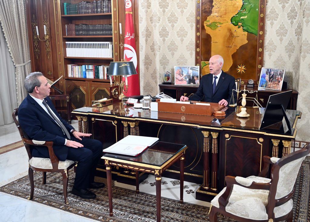 الرئيس يطالب بمراجعة عدد من كراسات الشروط