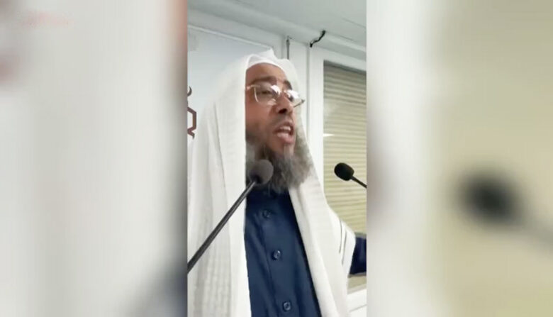 بعد دعوات إلى ترحيليه.. السلطات الفرنسية تعتقل إماما تونسيا