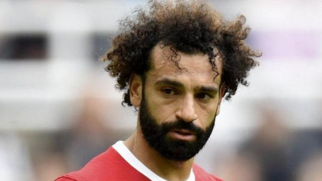رئيس حزب يطالب بتحويل جزء من راتب محمد صلاح للدولة