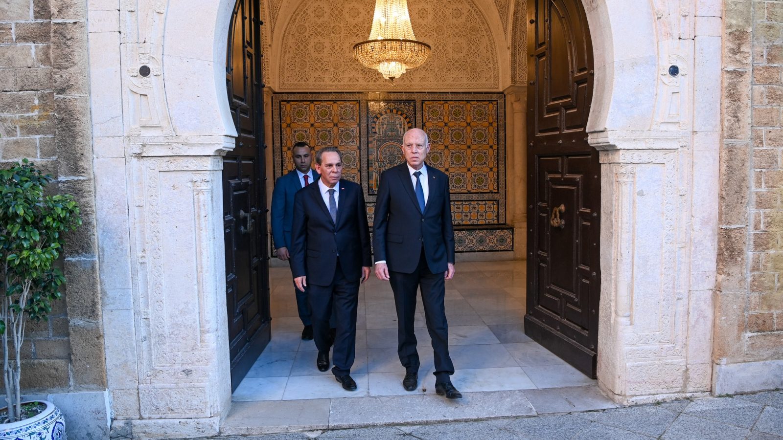 سعيد: الانتخابات ستجرى دائما في مواعيدها سعيد: الانتخابات ستجرى دائما في مواعيدها