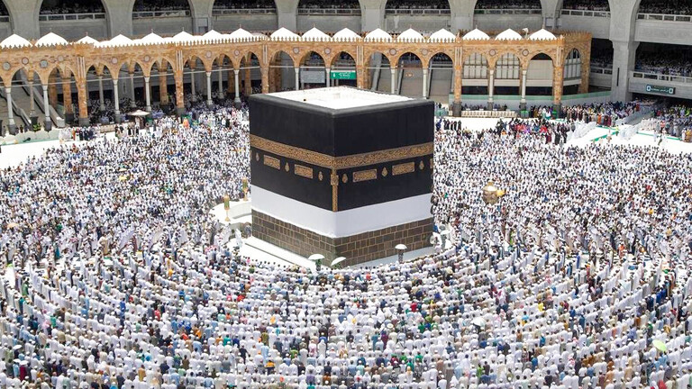 سياسي أردني يقترح إلغاء الحج والعمرة لهذه السنة