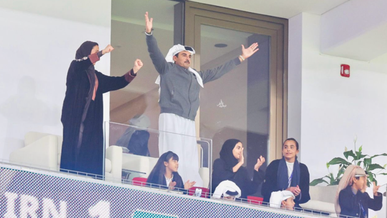 شاهد/ فرحة أمير قطر لتسجيل منتخبه هدفا