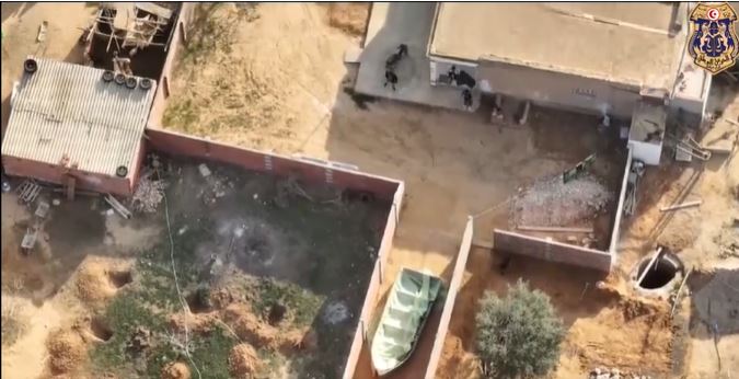 فيديو/ الكشف عن ورشات عشوائية لصناعة المراكب الحديدية بصفاقس فيديو/ الكشف عن ورشات عشوائية لصناعة المراكب الحديدية بصفاقس