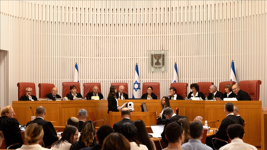 ضباط إسرائيليون يلتمسون من المحكمة العليا عزل نتنياهو ضباط إسرائيليون يلتمسون من المحكمة العليا عزل نتنياهو