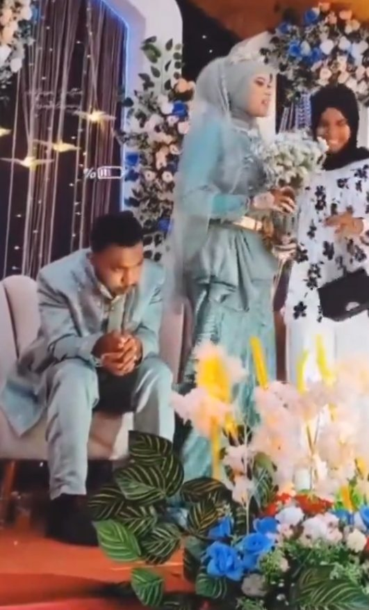 “كأنه مغصوب على الزواج”.. عريس يبدو في حالة غريبة في ليلة زفافه (صور)