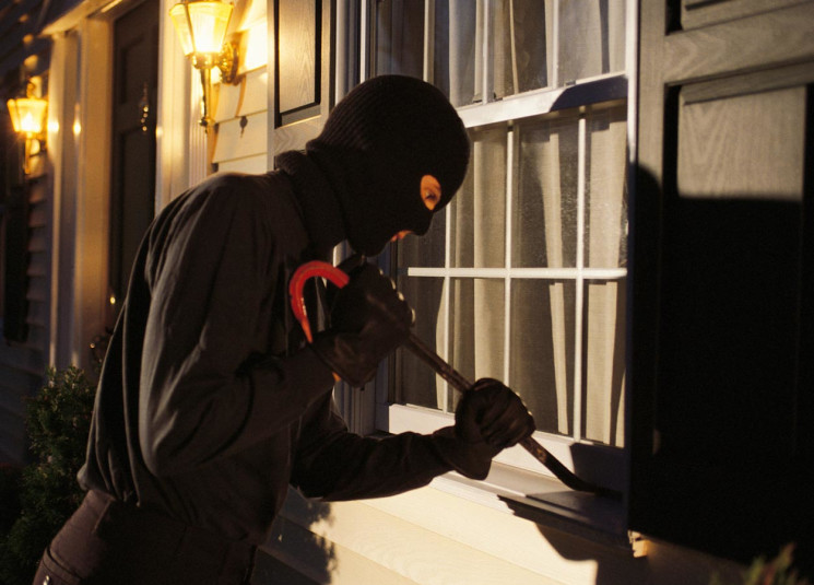 عصابة تسطو على المنازل وتُروع مُتساكنيها في المنستير (التفاصيل لتونس الآن) عصابة تسطو على المنازل وتُروع مُتساكنيها في المنستير (التفاصيل لتونس الآن)