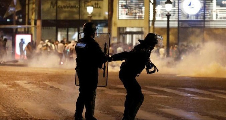 فرنسا/ إيقاف 100 فلاّح فرنسا/ إيقاف 100 فلاّح