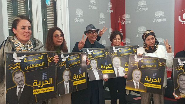 فريق من الرابطة يزور الموقوفين في قضية التآمر ويكشف وضعهم الصحي