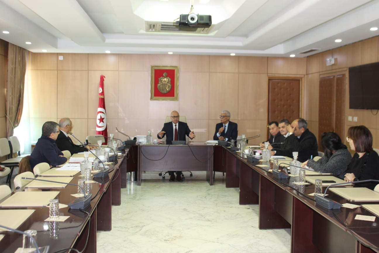 في زيارته للـ”صوناد”/ وزير الفلاحة يدعو للتسريع في دراسة ملفات تركيب العدادات