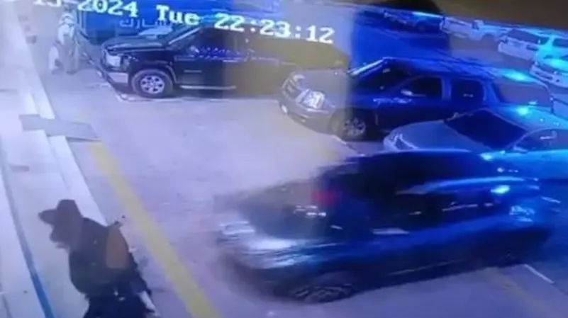 فيديو لدهس فتيات جلسن على رصيف