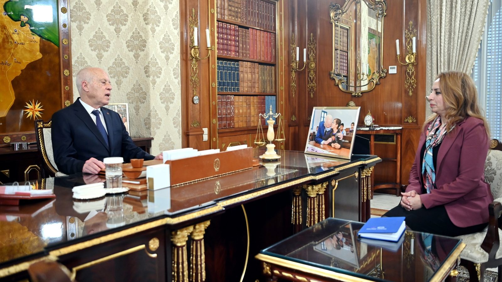 قيس سعيد: على المؤسسات البنكية ان تيسّر تمويل الشركات الأهلية قيس سعيد: على المؤسسات البنكية ان تيسّر تمويل الشركات الأهلية