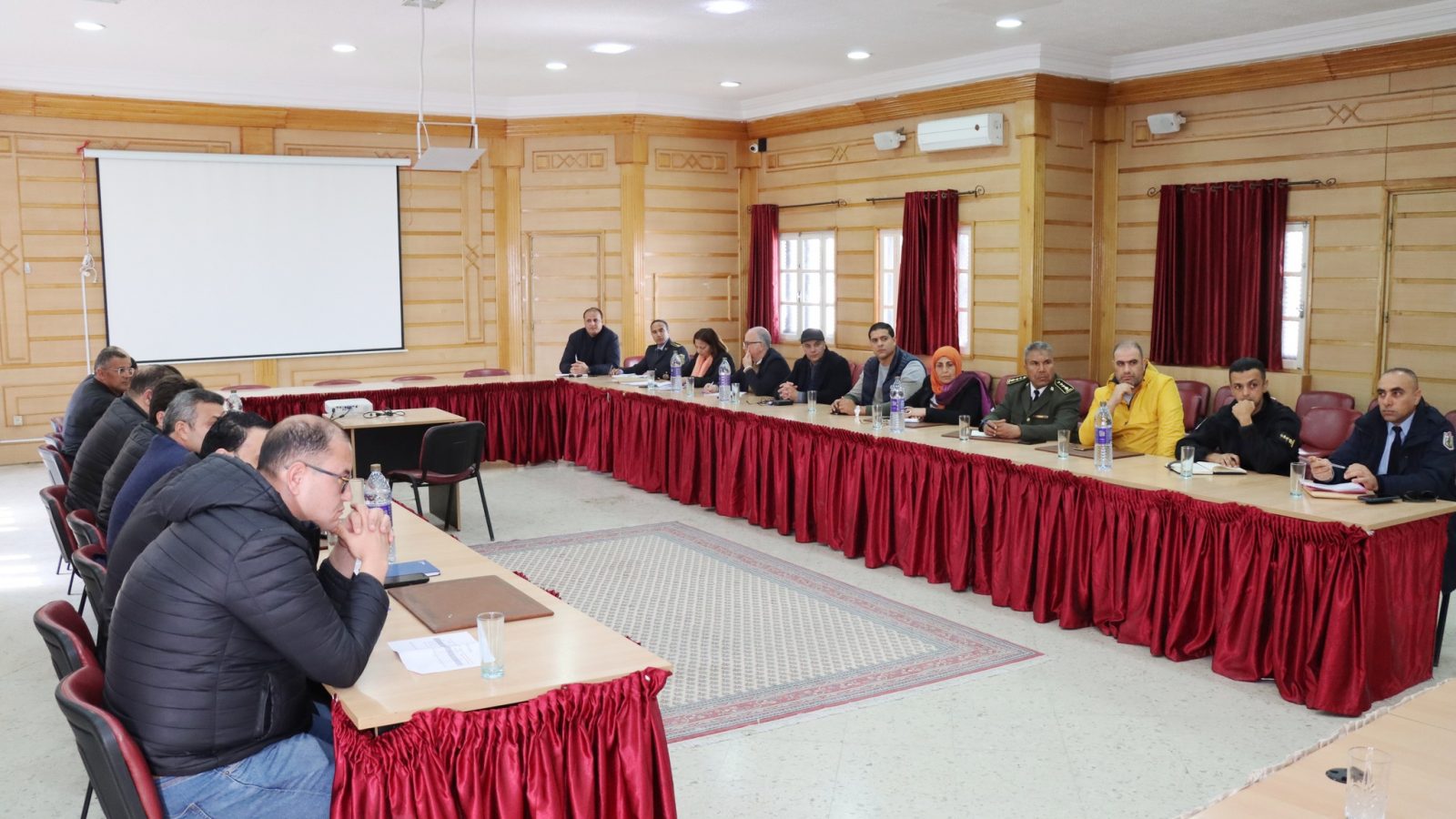 مباراة النجم والترجي/ والي بن عروس يدعو لتأطير الجماهير مباراة النجم والترجي/ والي بن عروس يدعو لتأطير الجماهير