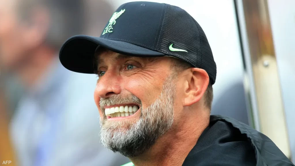 كلوب يوقف الأسئلة بسبب مكالمة هامة