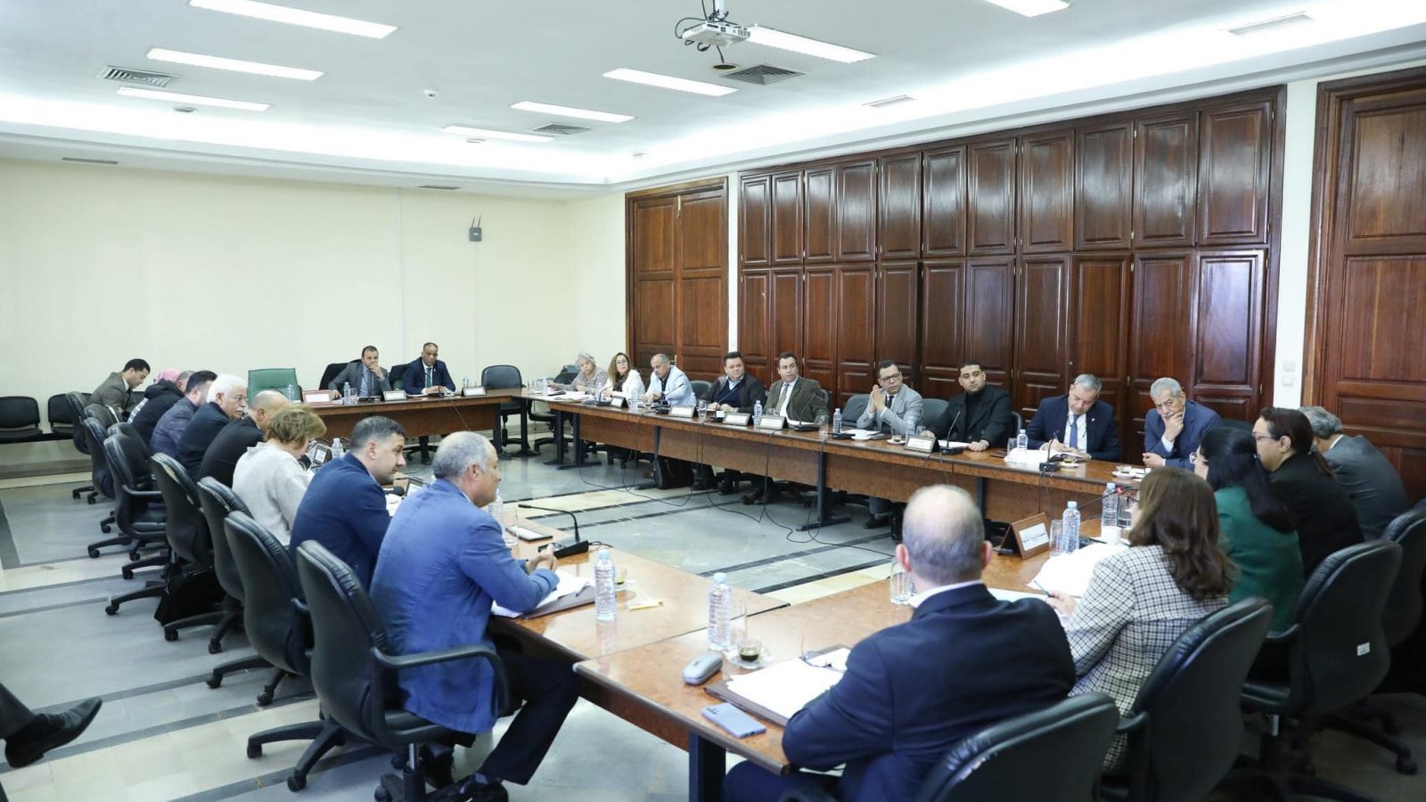 لجنة المالية تواصل النظر في قانون الترخيص للبنك المركزي لإقراض خزينة الدولة لجنة المالية تواصل النظر في قانون الترخيص للبنك المركزي لإقراض خزينة الدولة