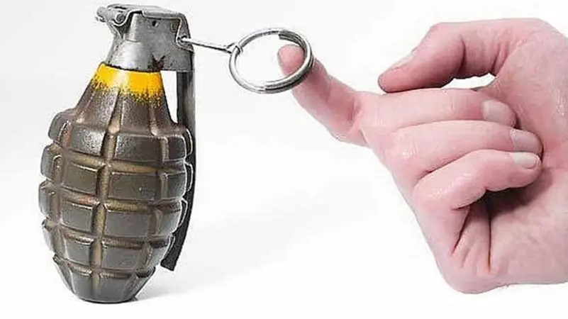 ليبيا/ يلقي قنبلة على مدرسة جراء تعرض ابنته لعقاب!