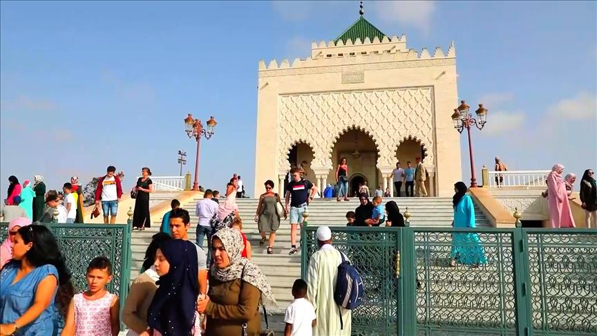 مؤثر فرنسي يُحدث ضجة بعد منعه من دخول أحد المساجد (فيديو)