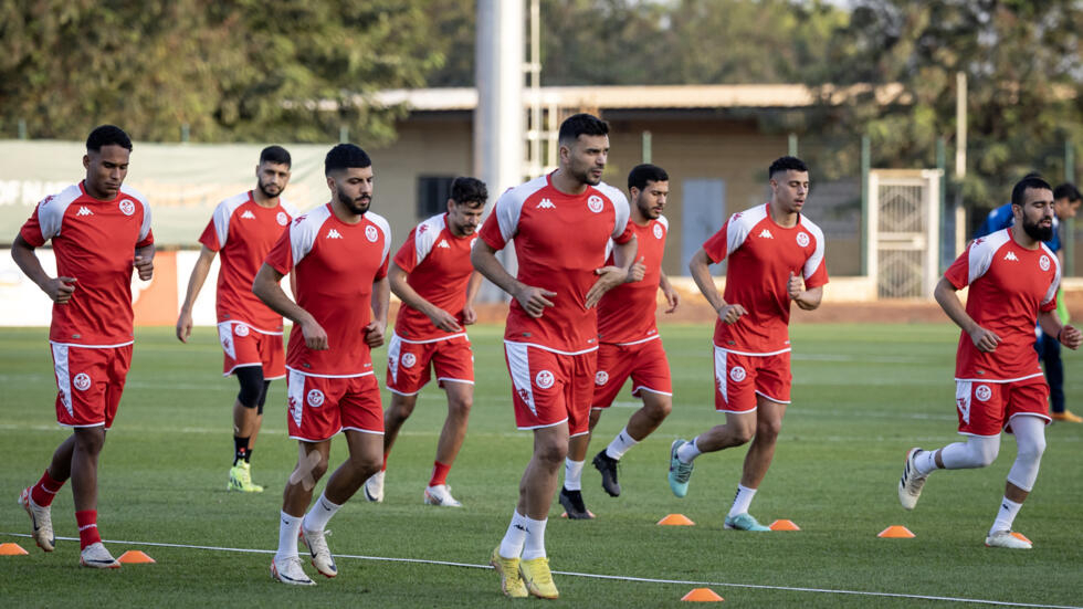 نائبة تطالب بحل المنتخب التونسي لكرة القدم