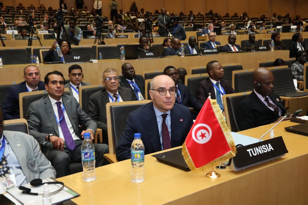 وزير الخارجية يدعو الى الحيطة والتقشف