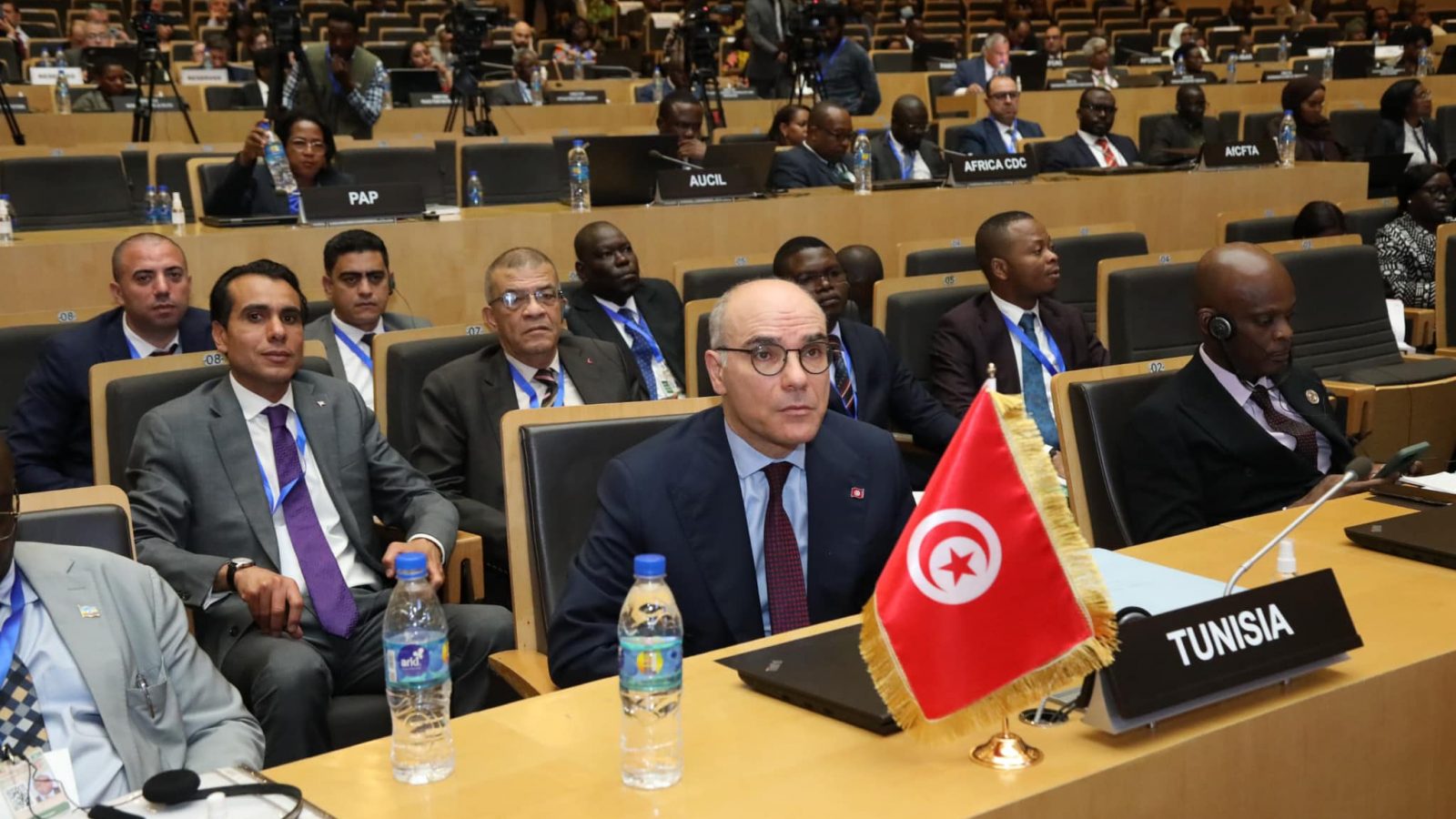 وزير الخارجية يدعو الى الحيطة والتقشف