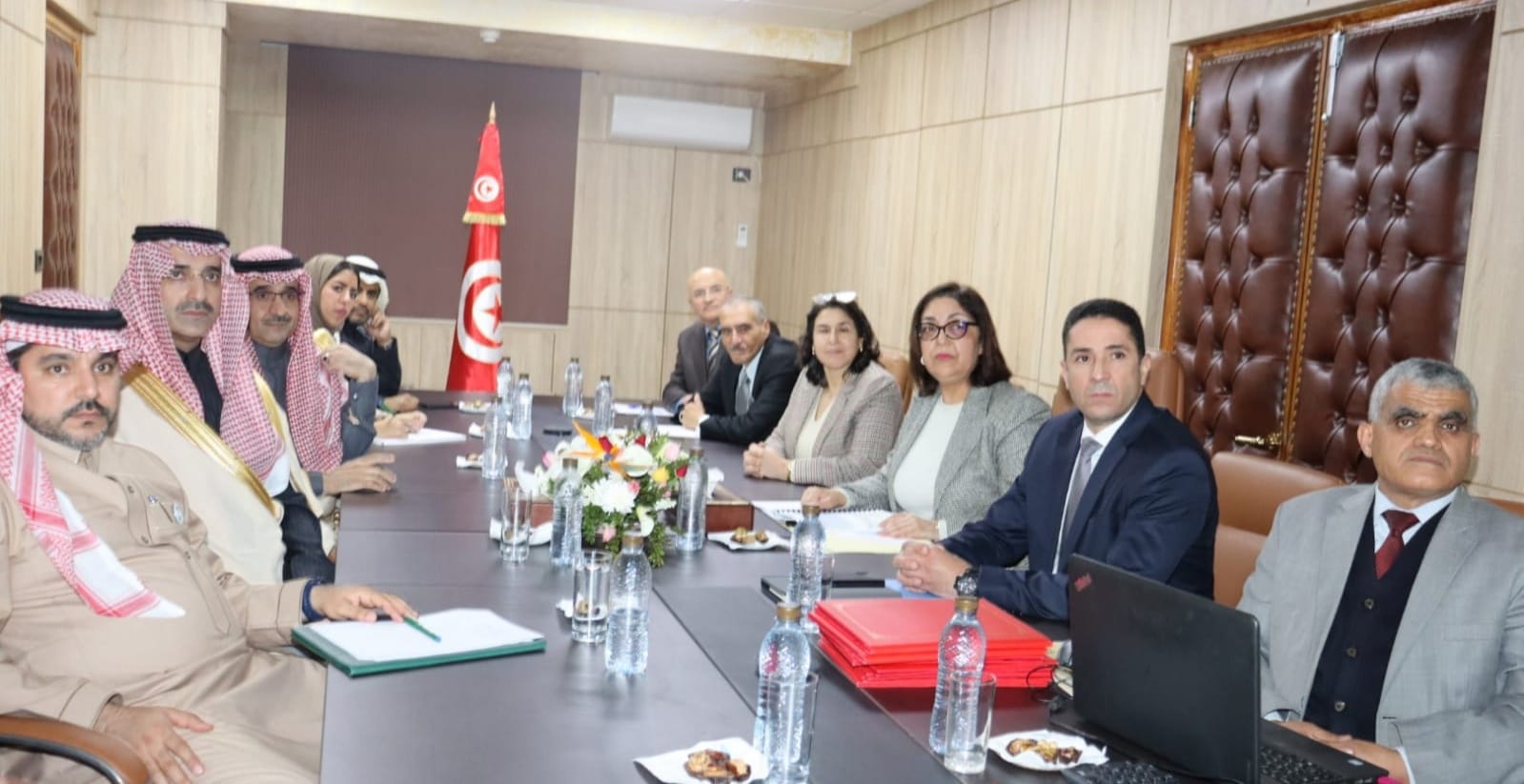 وزيرة التجارة تدعو السعوديين إلى تقديم الدعم الفني والمالي لتهيئة معبر رأس جدير وزيرة التجارة تدعو السعوديين إلى تقديم الدعم الفني والمالي لتهيئة معبر رأس جدير