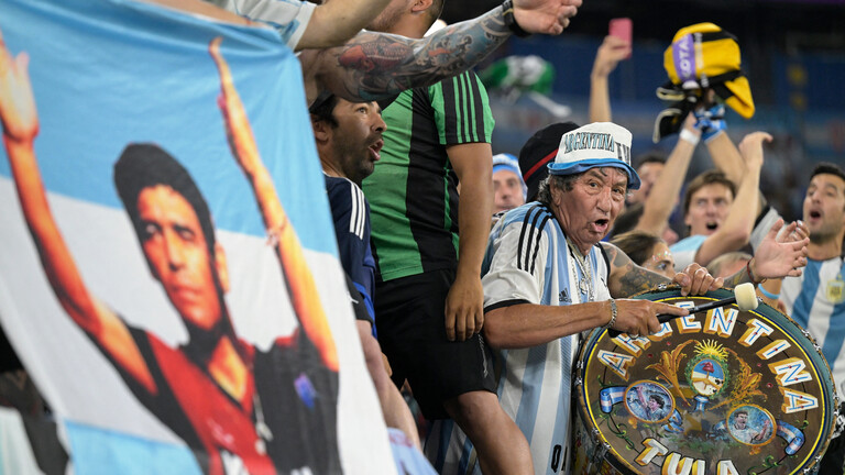 وفاة أشهر مشجع لكرة القدم في العالم وفاة أشهر مشجع لكرة القدم في العالم