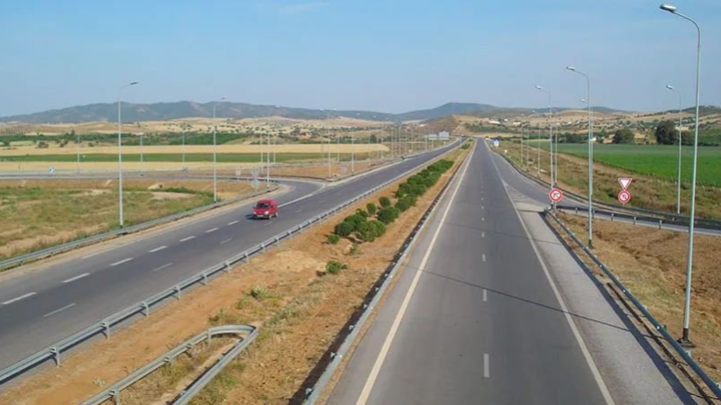 احتجاجات تغلق طريق مرناق في الاتجاهين/ الحرس يتدخل ويكشف الاسباب