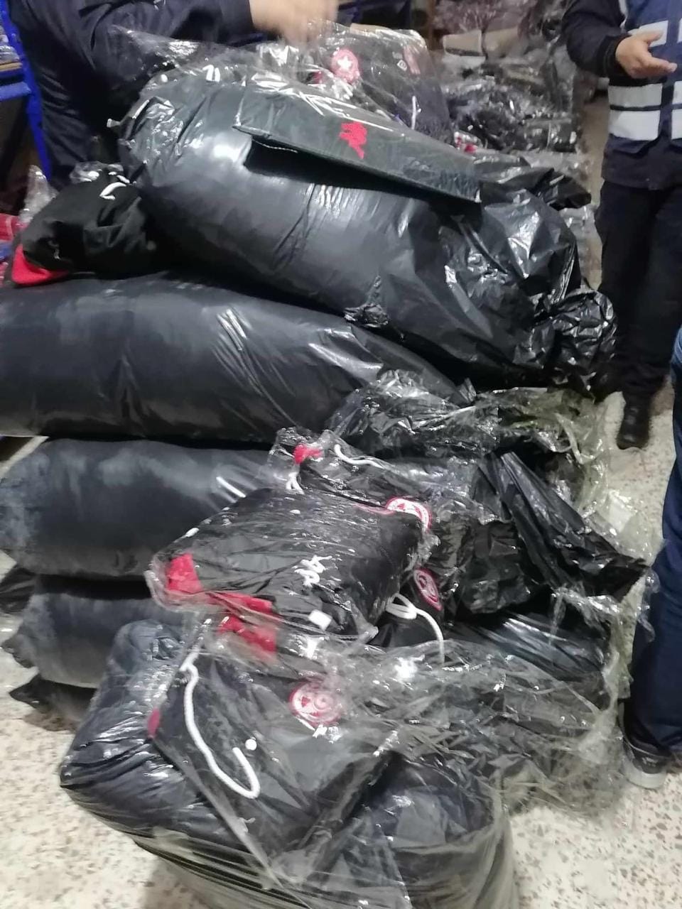 المنستير/ حجز ملابس مهربة