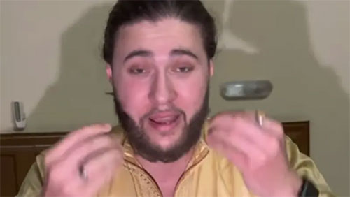 ردة فعله صادمة/ مؤثر جزائري يتعرض للاعتداء أثناء التصوير