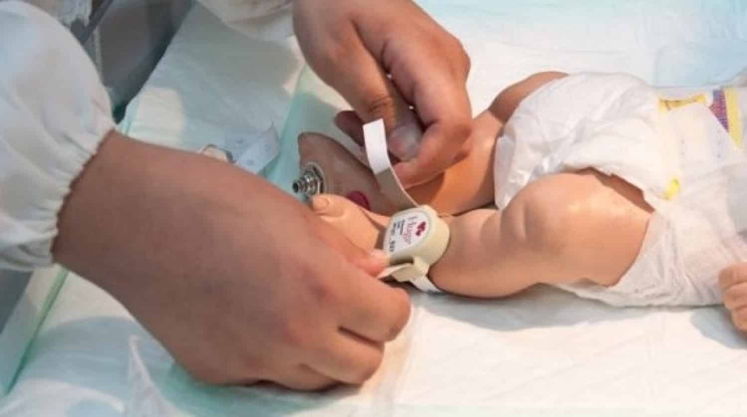 سوسة.. الاحتفاظ بممرض في حادثة استبدال رضيع بآخر