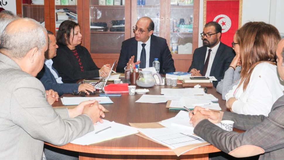 الزاهي يشرف على جلسة عمل تنقيح قوانين لإنهاء المناولة