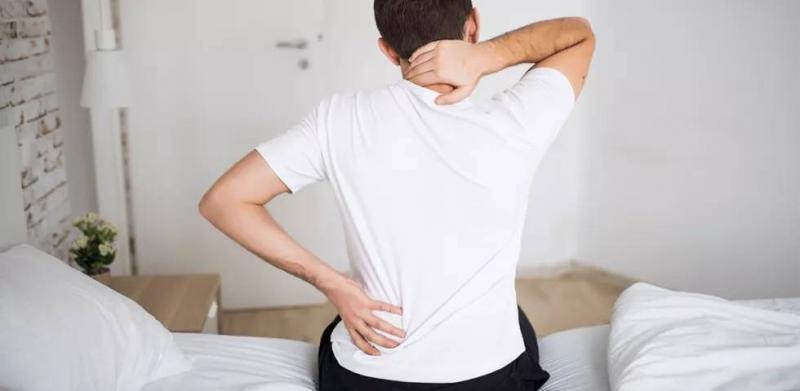 متى تصبح طقطقة الظهر خطرا على الصحة؟